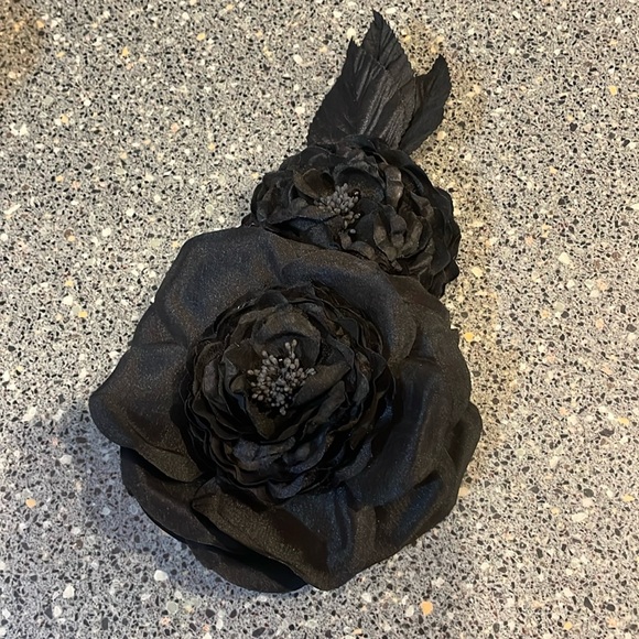 NIB Black Floral Shoulder Enhancement Fabric Pin - Picture 3 of 8